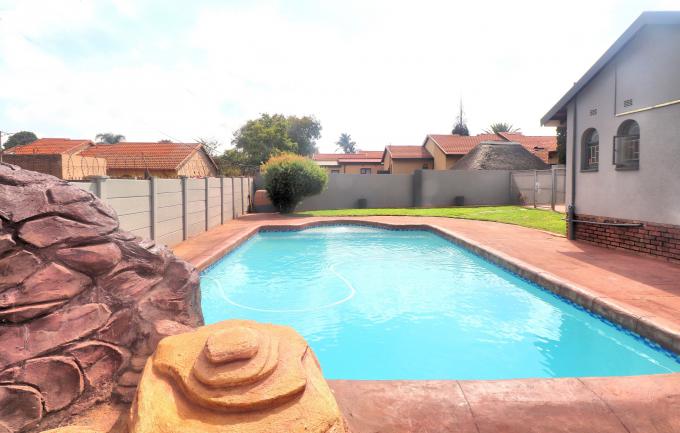 3 Bedroom House for Sale For Sale in Lenasia South - MR629452