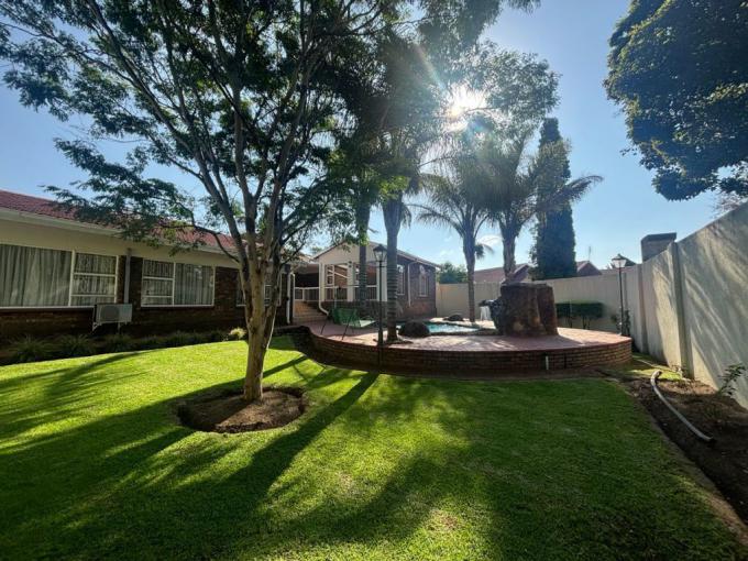 4 Bedroom House for Sale For Sale in Die Heuwel - MR629650