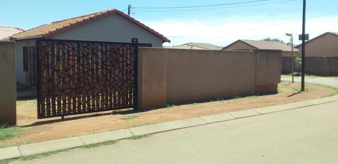 3 Bedroom House for Sale For Sale in Protea Glen - MR629759