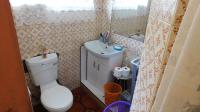 Main Bathroom - 5 square meters of property in Silverglen