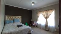 Main Bedroom - 19 square meters of property in Erand Gardens