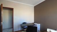 Bed Room 1 - 11 square meters of property in Erand Gardens