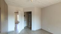 Main Bedroom - 15 square meters of property in Die Hoewes