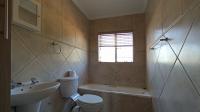 Bathroom 1 - 5 square meters of property in Die Hoewes