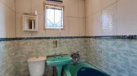 Bathroom 1 - 4 square meters of property in Lakeside