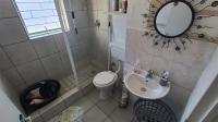 Bathroom 1 - 4 square meters of property in West Riding - CPT