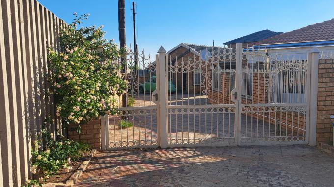 3 Bedroom House for Sale For Sale in Soshanguve - MR630276