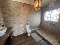 Main Bathroom - 9 square meters of property in Effingham Heights