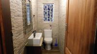 Guest Toilet - 3 square meters of property in Effingham Heights