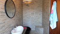 Bathroom 2 - 6 square meters of property in Effingham Heights