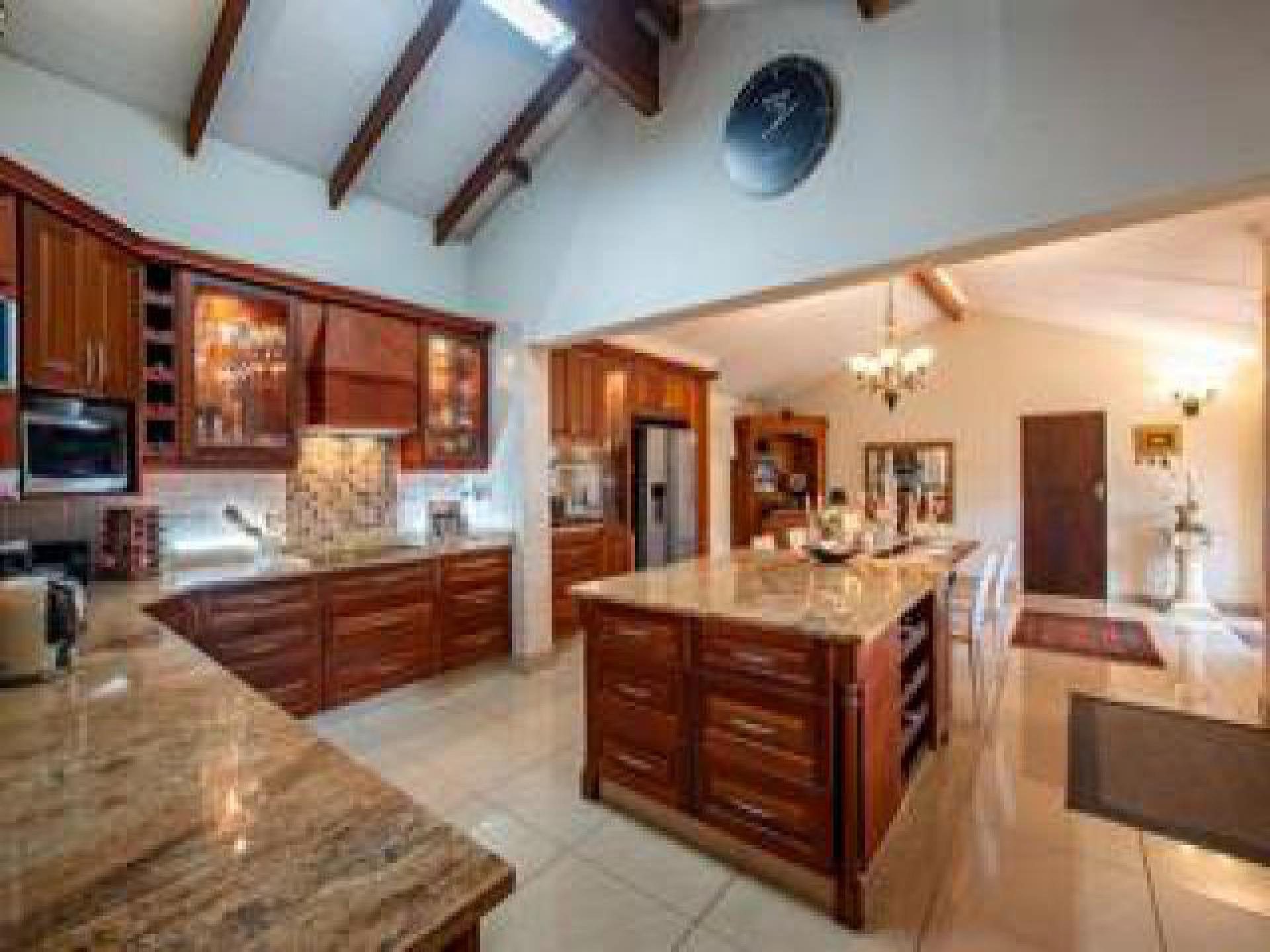 Kitchen of property in Albina