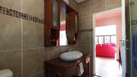 Bathroom 2 - 6 square meters of property in Buccleuch