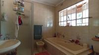 Bathroom 3+ - 7 square meters of property in Buccleuch