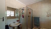 Bathroom 3+ - 7 square meters of property in Buccleuch