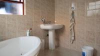 Bathroom 1 - 5 square meters of property in Bassonia
