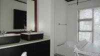 Main Bathroom - 11 square meters of property in Bassonia