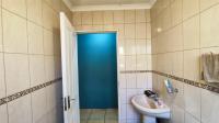 Bathroom 1 - 5 square meters of property in Dawn Park