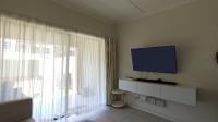 Lounges - 13 square meters of property in Northgate (JHB)