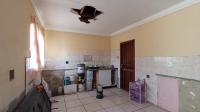 Kitchen - 11 square meters of property in The Orchards