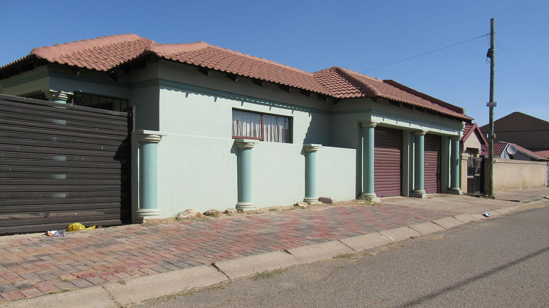 Front View of property in Kagiso