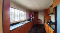 Kitchen - 23 square meters of property in Farrar Park