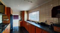 Kitchen - 23 square meters of property in Farrar Park