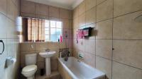 Bathroom 1 - 8 square meters of property in Farrar Park
