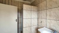Main Bathroom - 7 square meters of property in Farrar Park