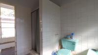 Bathroom 1 - 6 square meters of property in Florauna