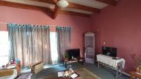 Lounges - 22 square meters of property in Florauna