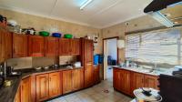 Kitchen - 18 square meters of property in Three Rivers