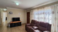 Lounges - 20 square meters of property in Palm Ridge