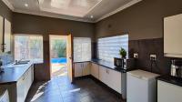 Kitchen - 21 square meters of property in Brakpan