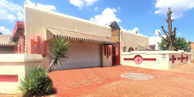 4 Bedroom House for Sale For Sale in Lenasia - MR631350