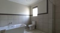 Main Bathroom - 11 square meters of property in Parktown North