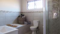 Main Bathroom - 9 square meters of property in Roseacre