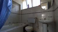 Bathroom 1 - 5 square meters of property in Windsor East