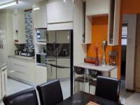 Kitchen of property in Baysvalley