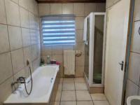 Main Bathroom of property in Baysvalley