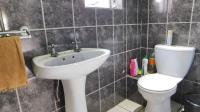 Bathroom 1 - 4 square meters of property in Padfield Park