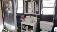 Bathroom 2 - 5 square meters of property in Padfield Park