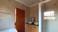 Main Bathroom - 9 square meters of property in Rua Vista