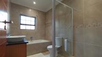 Bathroom 1 - 6 square meters of property in Rua Vista