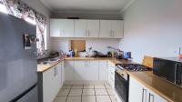 Kitchen - 13 square meters of property in Grabouw