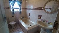 Bathroom 1 - 5 square meters of property in Grabouw