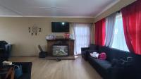 Lounges - 16 square meters of property in Grabouw