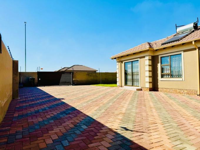 3 Bedroom House for Sale For Sale in Azaadville Gardens - MR632015