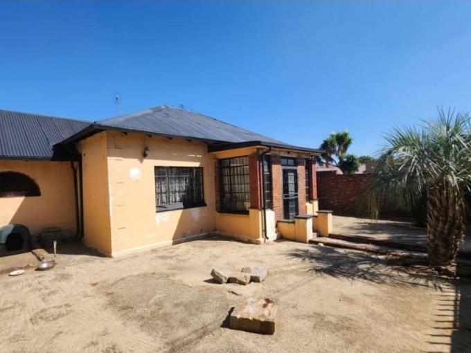 4 Bedroom House for Sale For Sale in Kenilworth - JHB - MR632027