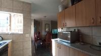 Kitchen - 9 square meters of property in Sinoville