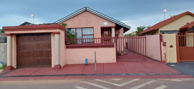 2 Bedroom House for Sale For Sale in Soshanguve - MR632087